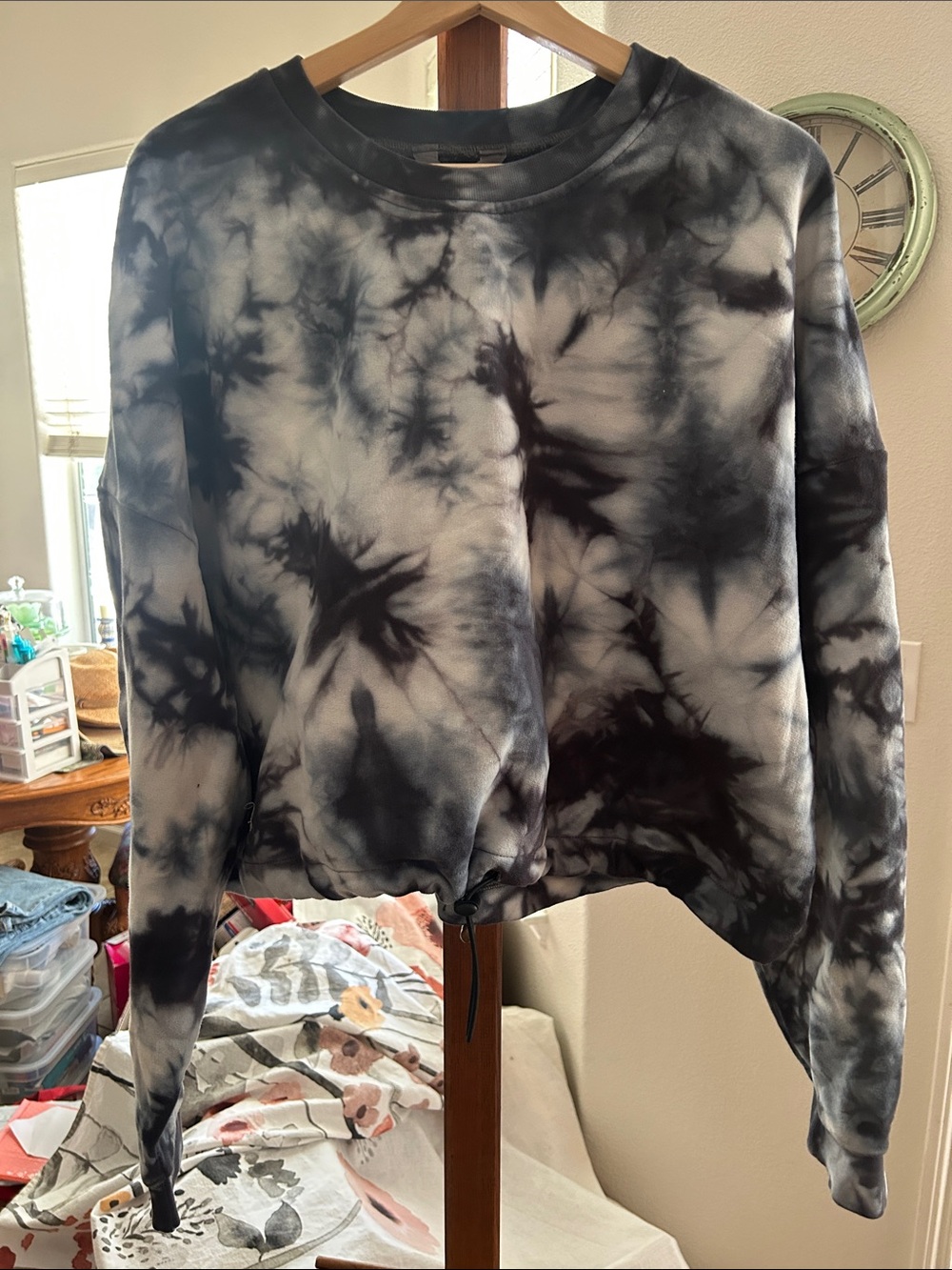 Women's Black & White Tie-Dye Crewneck Sweatshirt
